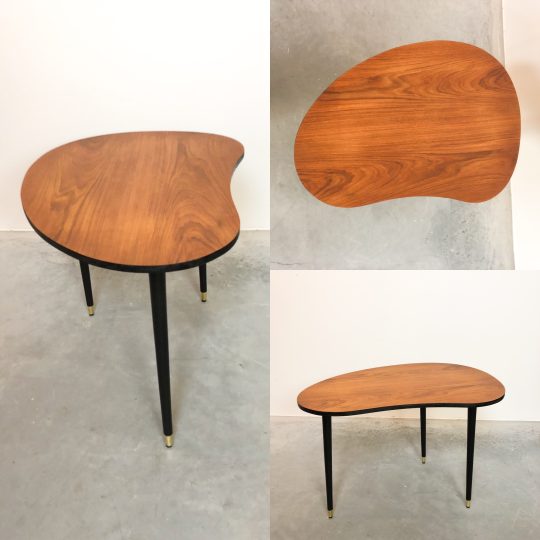 Njurformat soffbord i teak