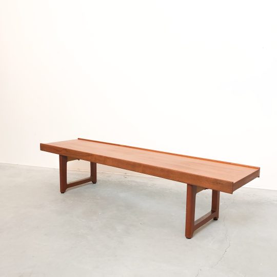 Bänk i teak Krobo Torbjörn Afdal