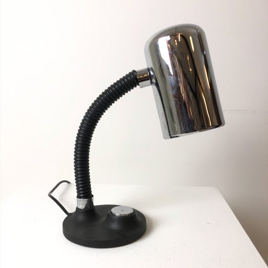 Bordslampa i krom