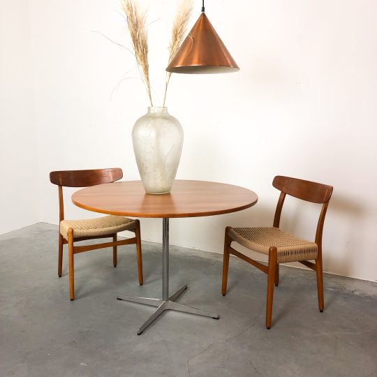 Matbord i teak