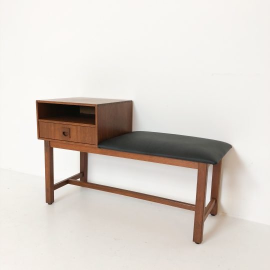 Hallbänk i teak