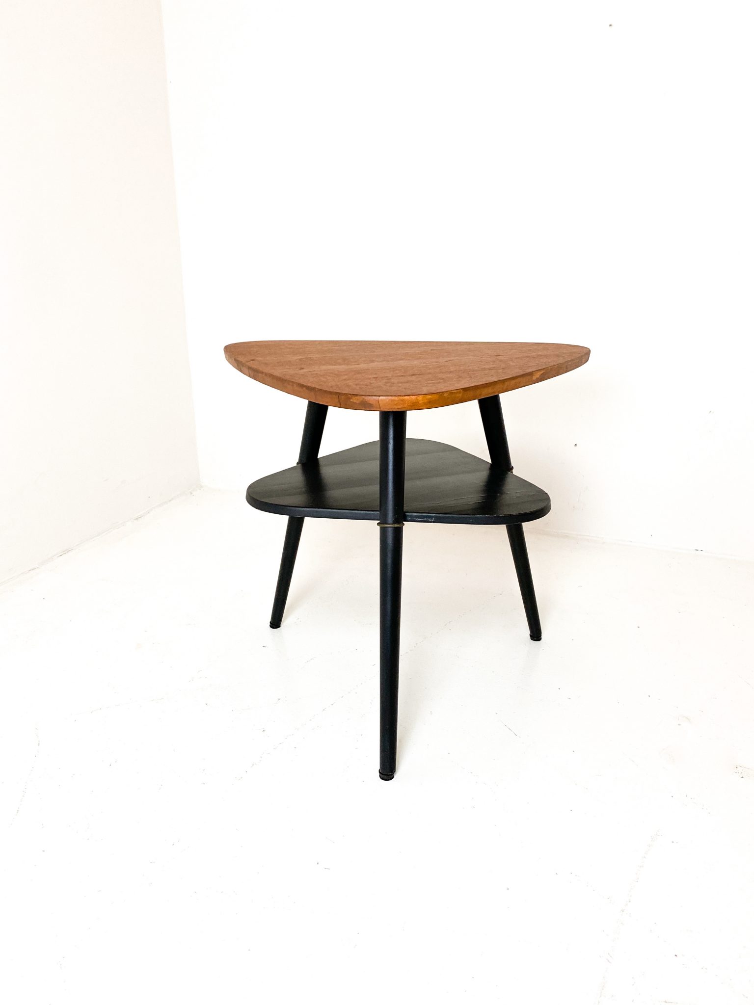 Nätt trekantigt bord • Reformfurniture