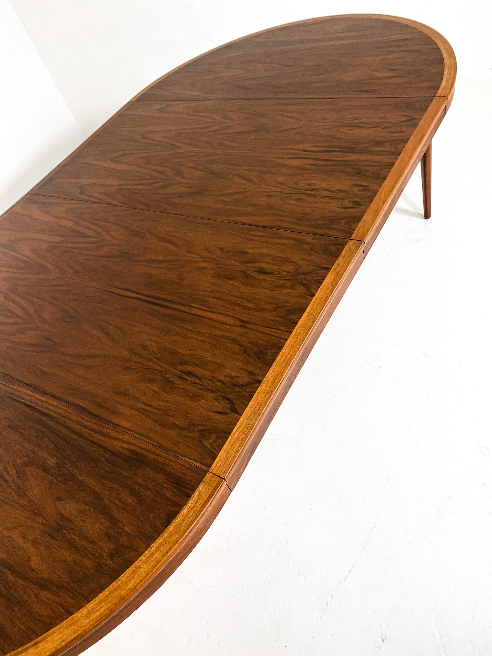 Yigitining oldida berdi Yigitining oldida berdi