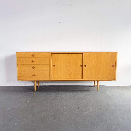 Sideboard i ek – Karl Andersson & Söner, design Börge Mogensen