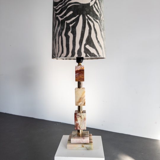 Bordslampa i onyxmarmor