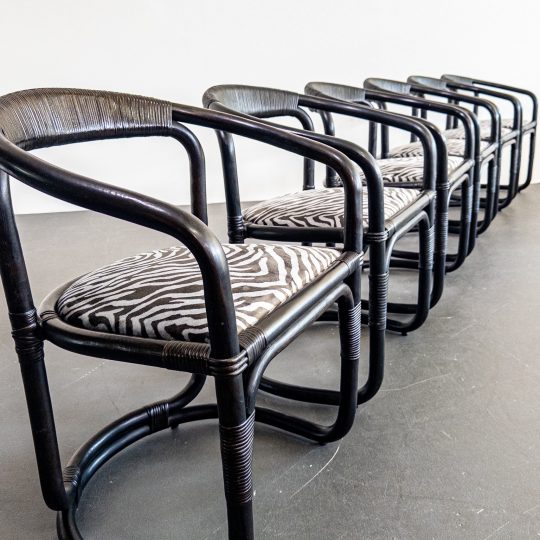 Set med 6 st vintage stolar i svart bambu och rotting