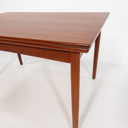 Matbord i teak från Danmark, 1960-tal.