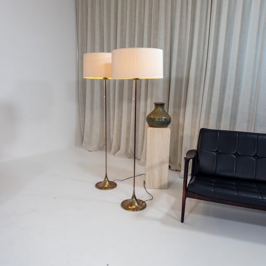 Exklusiva golvlampor i mässing – Bergbom