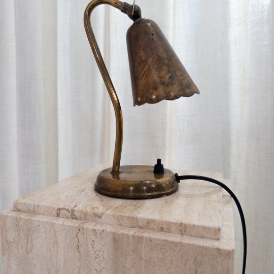 Bordslampa i patinerad mässing, Danmark 1940-tal