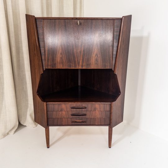 Danskt hörn barskåp