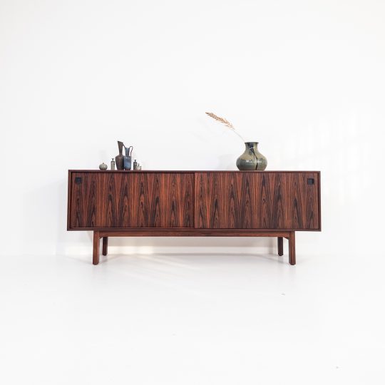 Elegant sideboard i jakaranda – Omann Jun, Danmark 1960-tal
