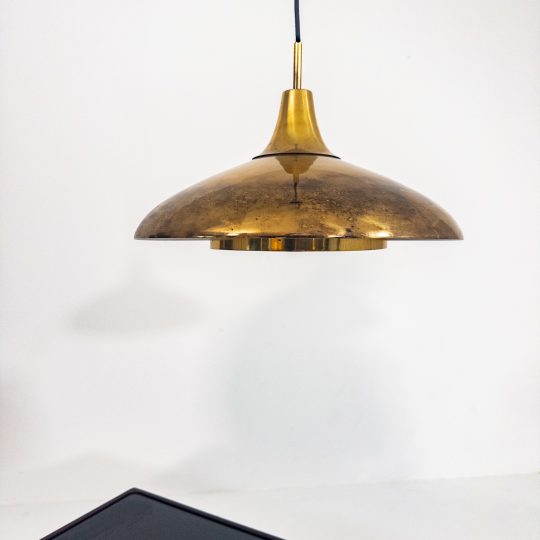 Taklampa i mässing från Boréns, Borås, 1960-tal.