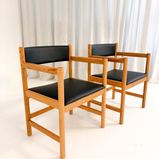 Karmstolar av Börge Mogensen, modell 575