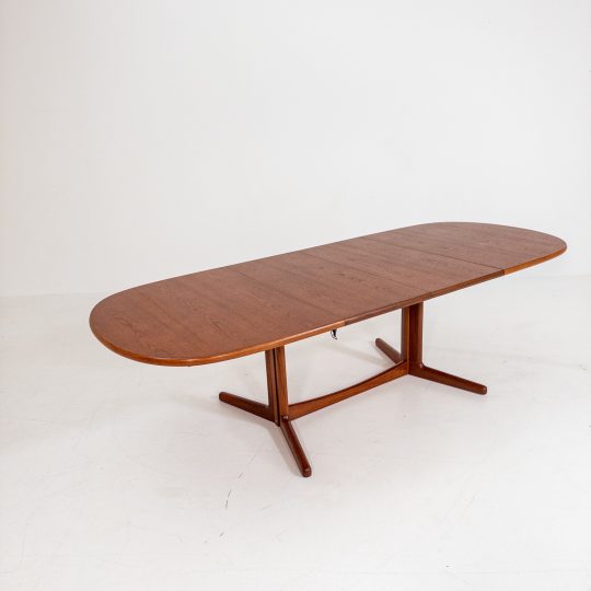 Danskt matbord i teak