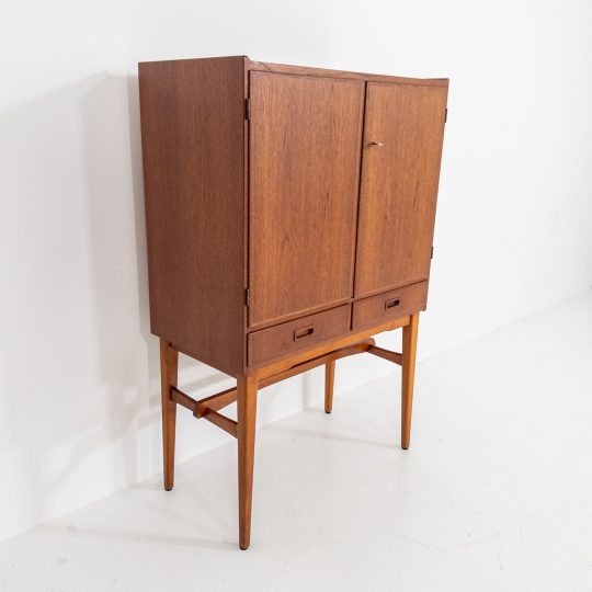 Barskåp i teak