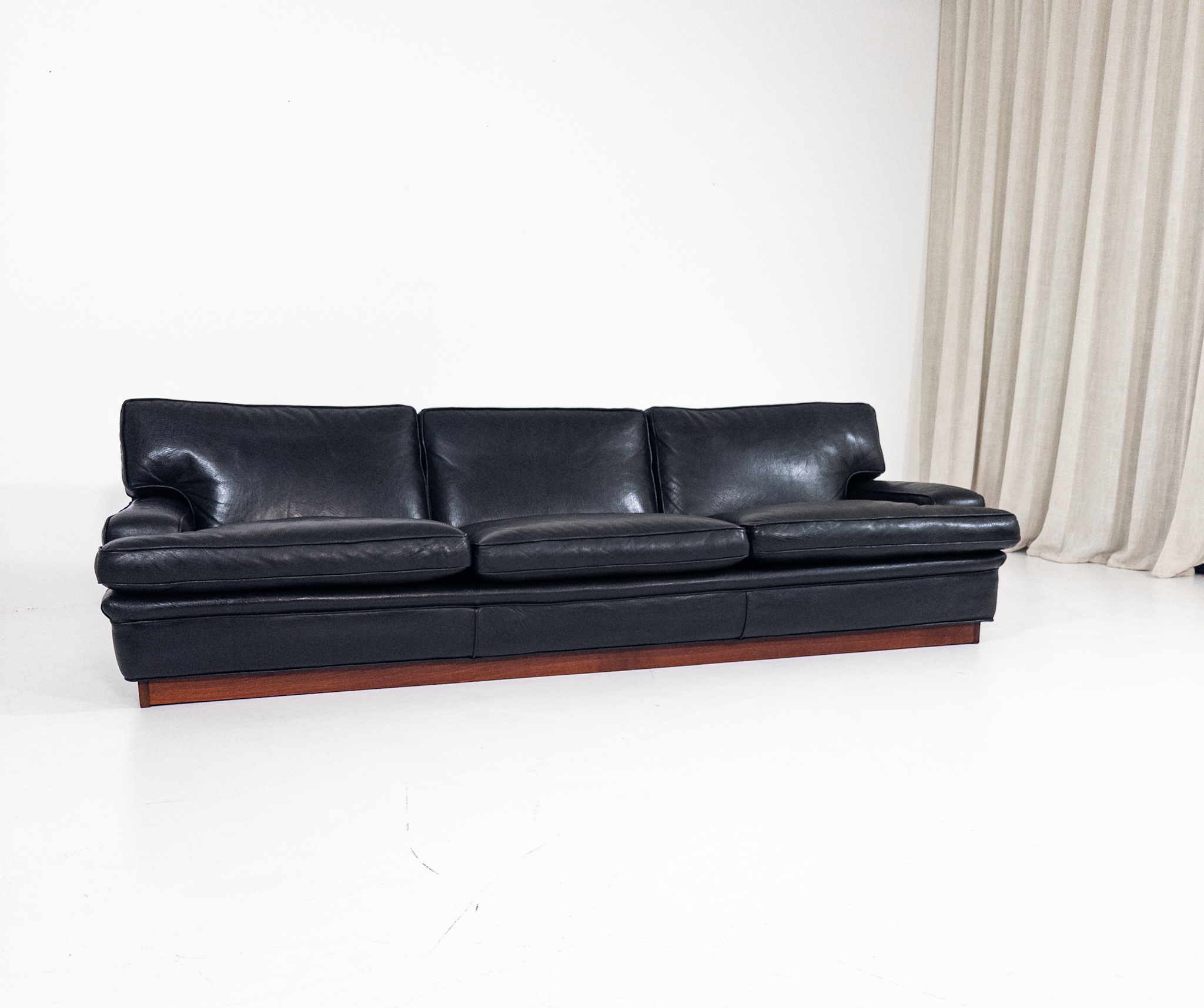 APC_2628