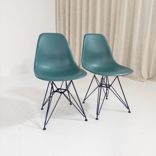 Charles & Ray Eames – Eames Plastic Chair DSR för Vitra