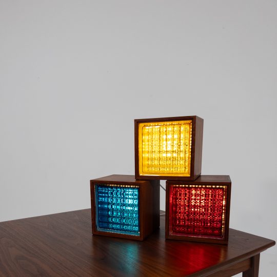 Bordslampa i teak med färgglatt glas, 1950-tal