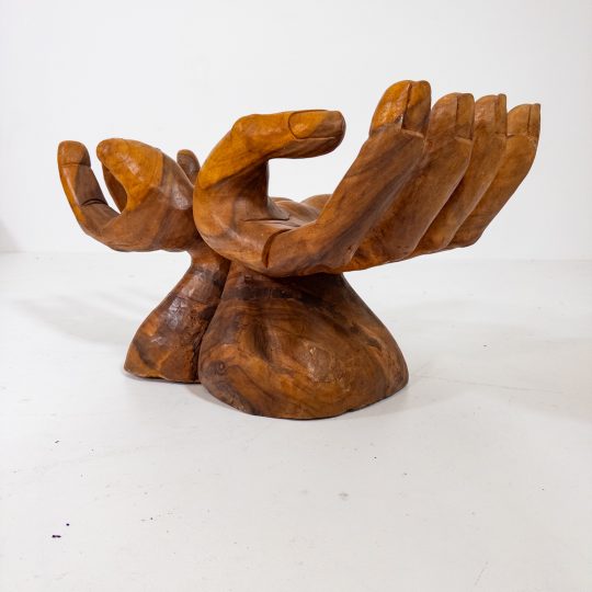 Handsnidade händer – skulptur / pall