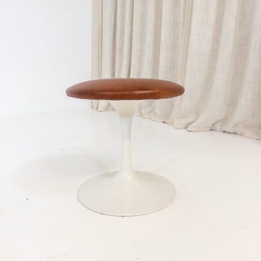 Eero Saarinen “Tulip” pall för Knoll International