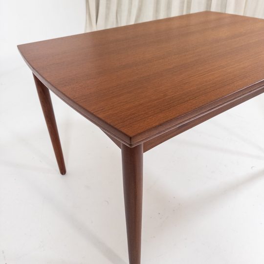 Danskt matbord i teak – 1960-tal
