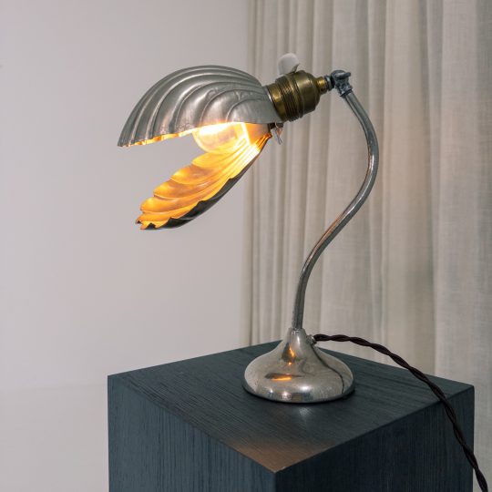 Skulptural bordslampa