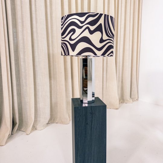 Bordslampa i spegelblank krom | 1970-tal