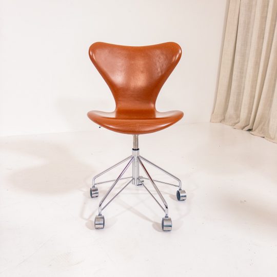 Arne Jacobsen – Fritz Hansen, Danmark