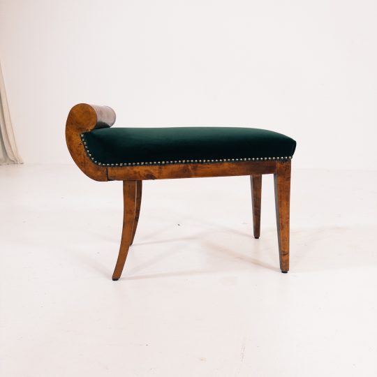 Ovanlig taburett i Karl Johan-stil, 1800-tal